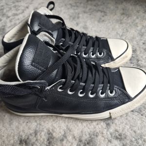 Converse Leather Black and white size 9